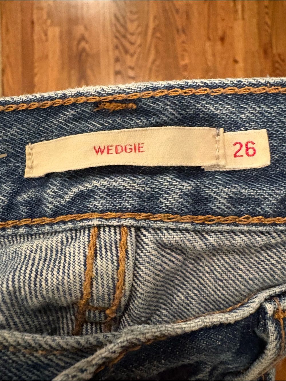 Levi's Wedgie Straight Ankle Women's Jeans with Frayed Hem - Picture 3 of 5